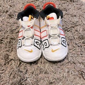 Nike uptempo and lil posites size 6C
